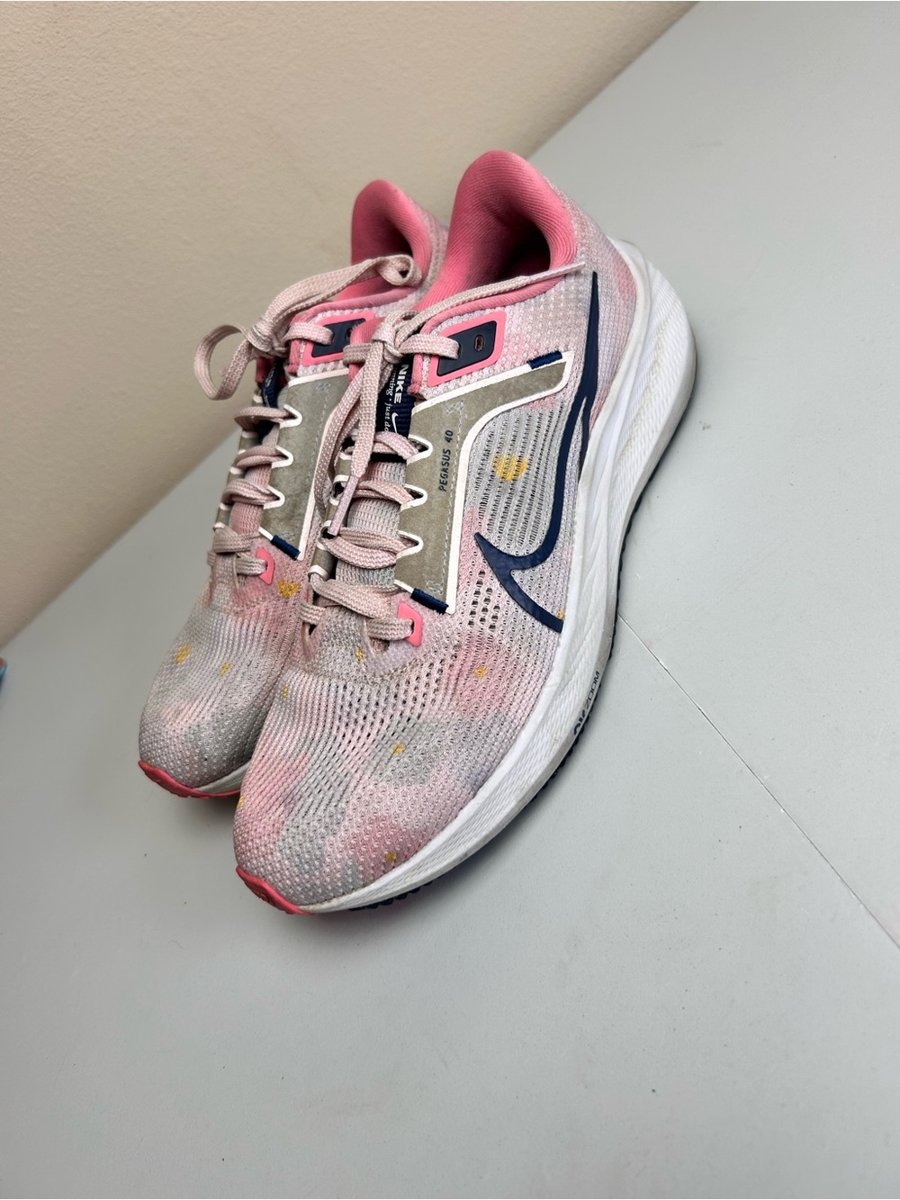 Light Pink Women's Running Sneakers - Breathable Mesh Comfort size 8.5 Pegasus